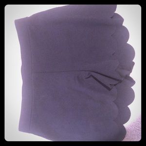 Express sz M elastic waist black scallop shorts